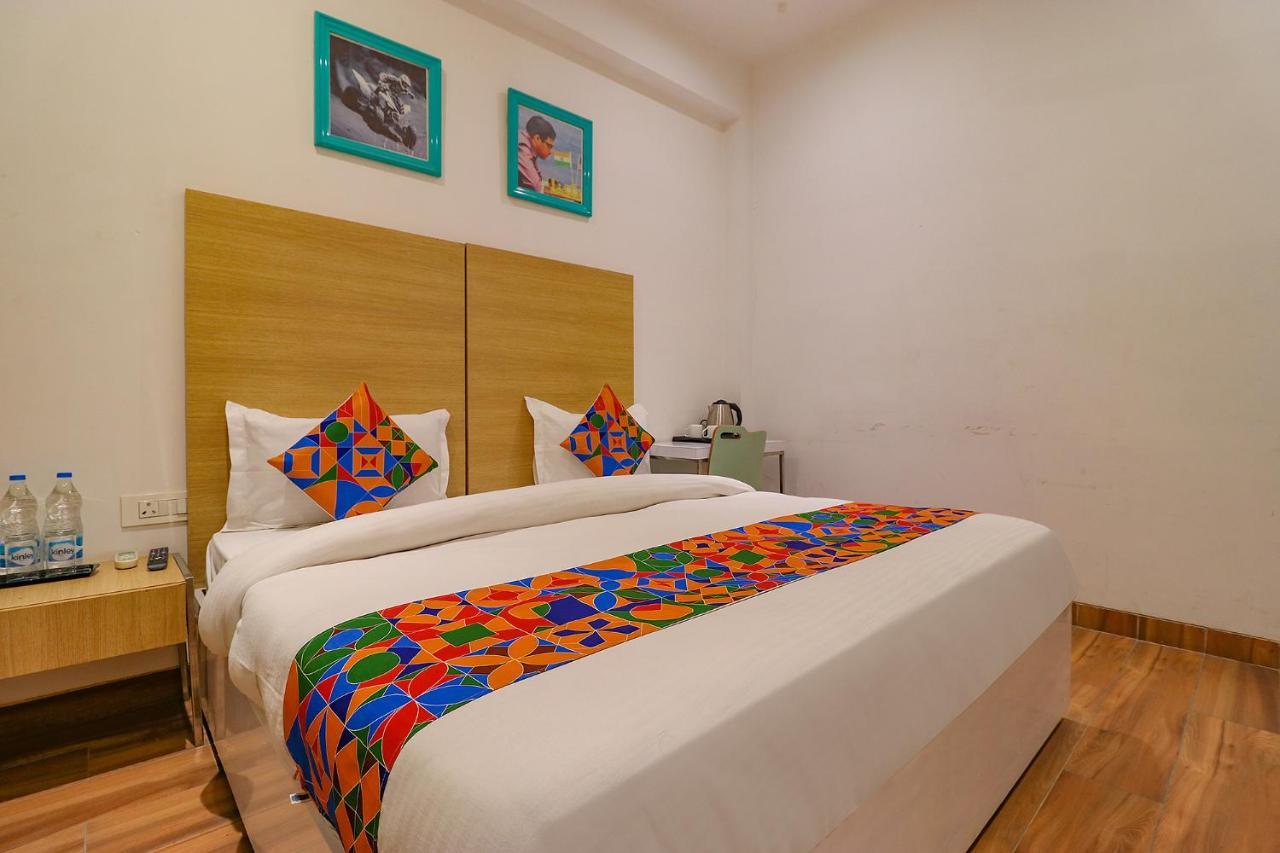 Fabexpress Vacanza Noida Luaran gambar